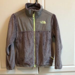 Smoke free home!! grey and yellow North Face